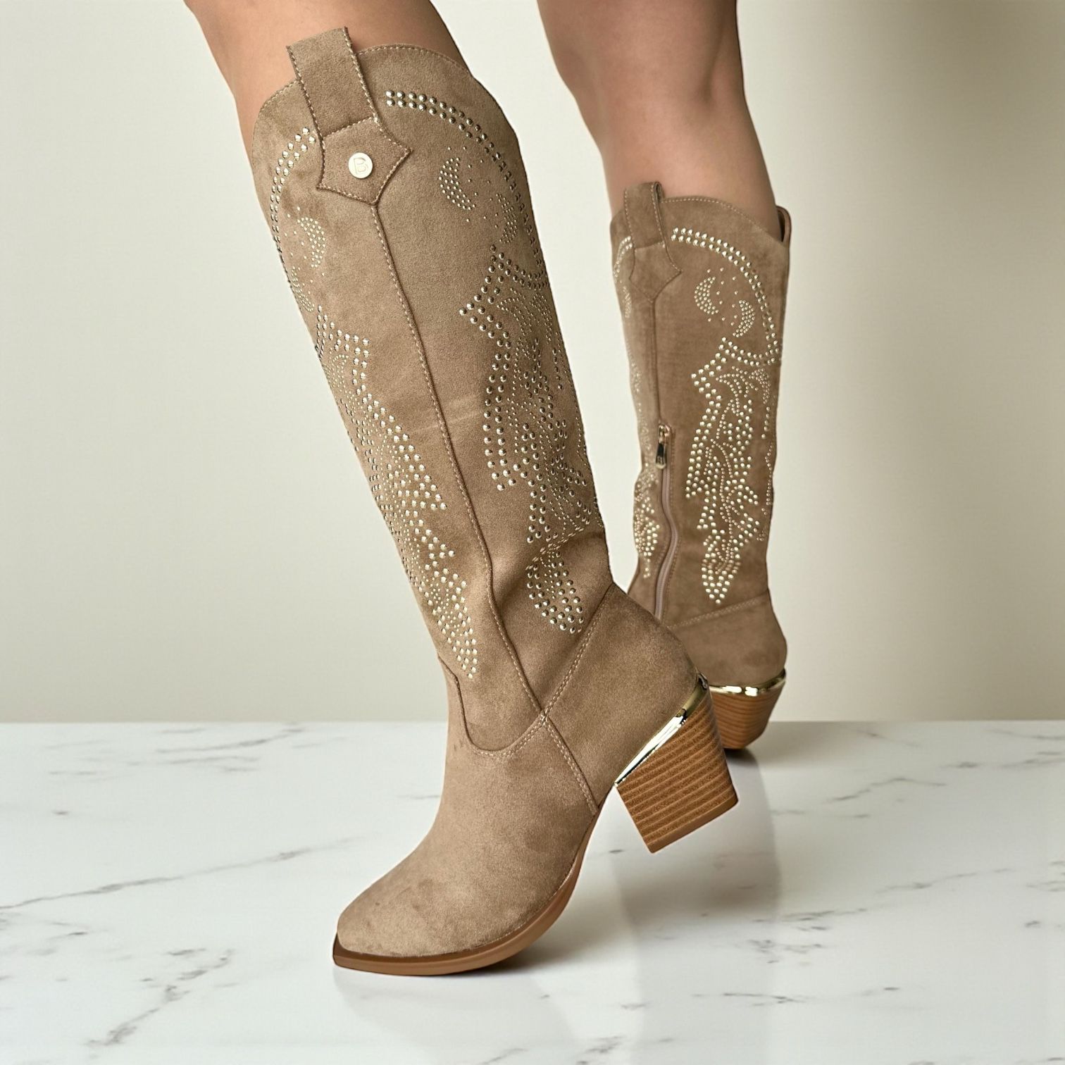 Bota texana cafe apliques dorado tacon 6cm 1986-19 C-40